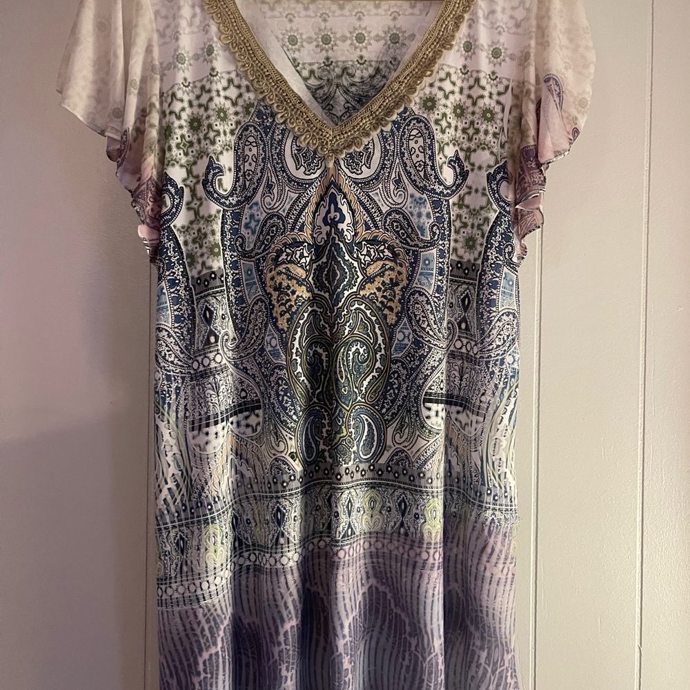 Chic V-Neck Paisley Tunic